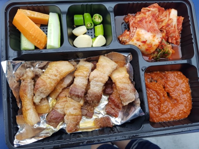 (사진) 삼겹살 정식 도시락