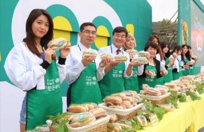 (사진) 한돈데이에 참석한 이병규 회장 / 사진제공 = 한돈협회
